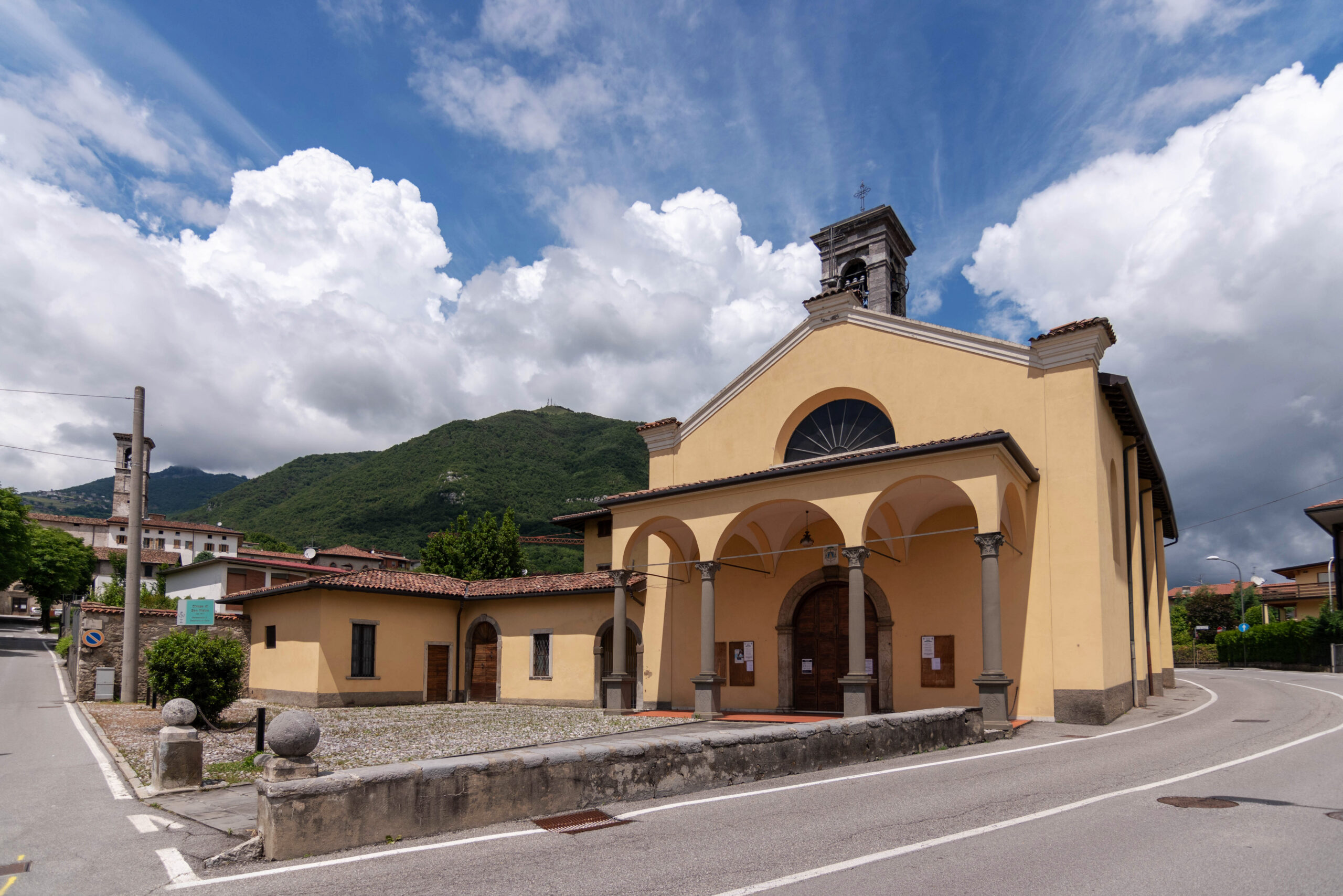 Chiesa di San Pietro Desenzano Di Albino